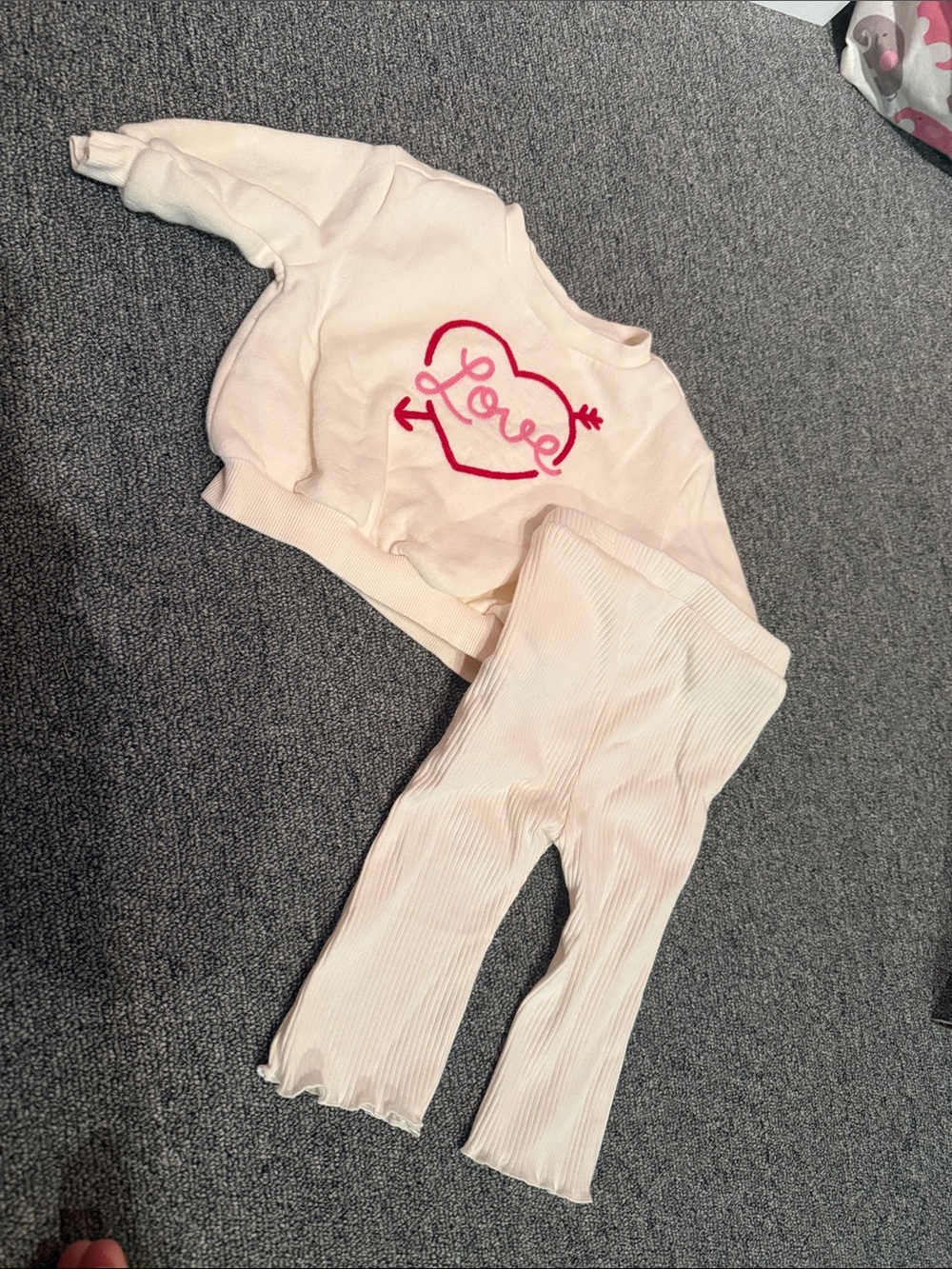 Cream Kids Sweatshirt and Ribbed Leggings Set with Red "Love" Heart